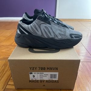 Yeezy 700 MNVN